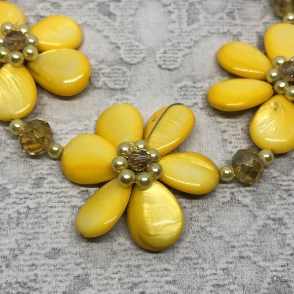 𝅺MoP shell flower necklace crystal beads dressy elegant statement pop of color. - Picture 3 of 4